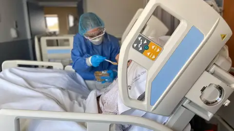 Los sanitarios piden a los ciudadanos que "les ayuden a ayudarles" para evitar contagios en Navidad Los sanitarios piden a los ciudadanos que "les ayuden a ayudarles" para evitar contagios en Navidad
