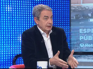Zapatero defiende los pactos con Bildu: "Otegi apostó decididamente por el fin de la violencia" Zapatero defiende los pactos con Bildu: "Otegi apostó decididamente por el fin de la violencia"