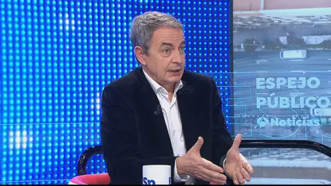 Zapatero defiende los pactos con Bildu: "Otegi apostó decididamente por el fin de la violencia" Zapatero defiende los pactos con Bildu: "Otegi apostó decididamente por el fin de la violencia"