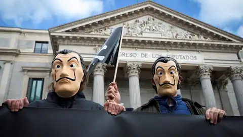 Protestas a las puertas del Congreso en contra de la ley de la eutanasia Protestas a las puertas del Congreso en contra de la ley de la eutanasia