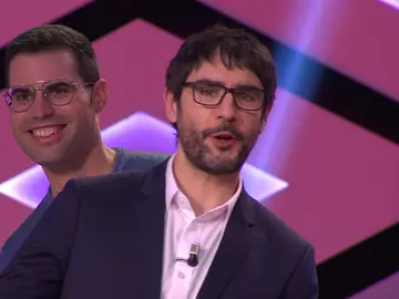 ¡Qué guasón! Juanra Bonet vacila a Vicente, de los ‘Bobal’, y éste entra en su juego ¡Qué guasón! Juanra Bonet vacila a Vicente, de los ‘Bobal’, y éste entra en su juego