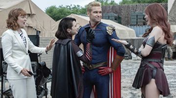 Antony Starr, Aya Cash, Dominique McElligott y Colby Minifie en 'The Boys'