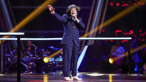 Emi Bonilla canta ‘La niña de fuego’ en la Semifinal de ‘La Voz Senior’ Emi Bonilla canta ‘La niña de fuego’ en la Semifinal de ‘La Voz Senior’