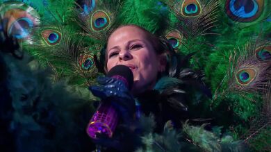Pastora Soler emociona en 'Mask Singer' con 'I will always love you' después de ser desenmascarada