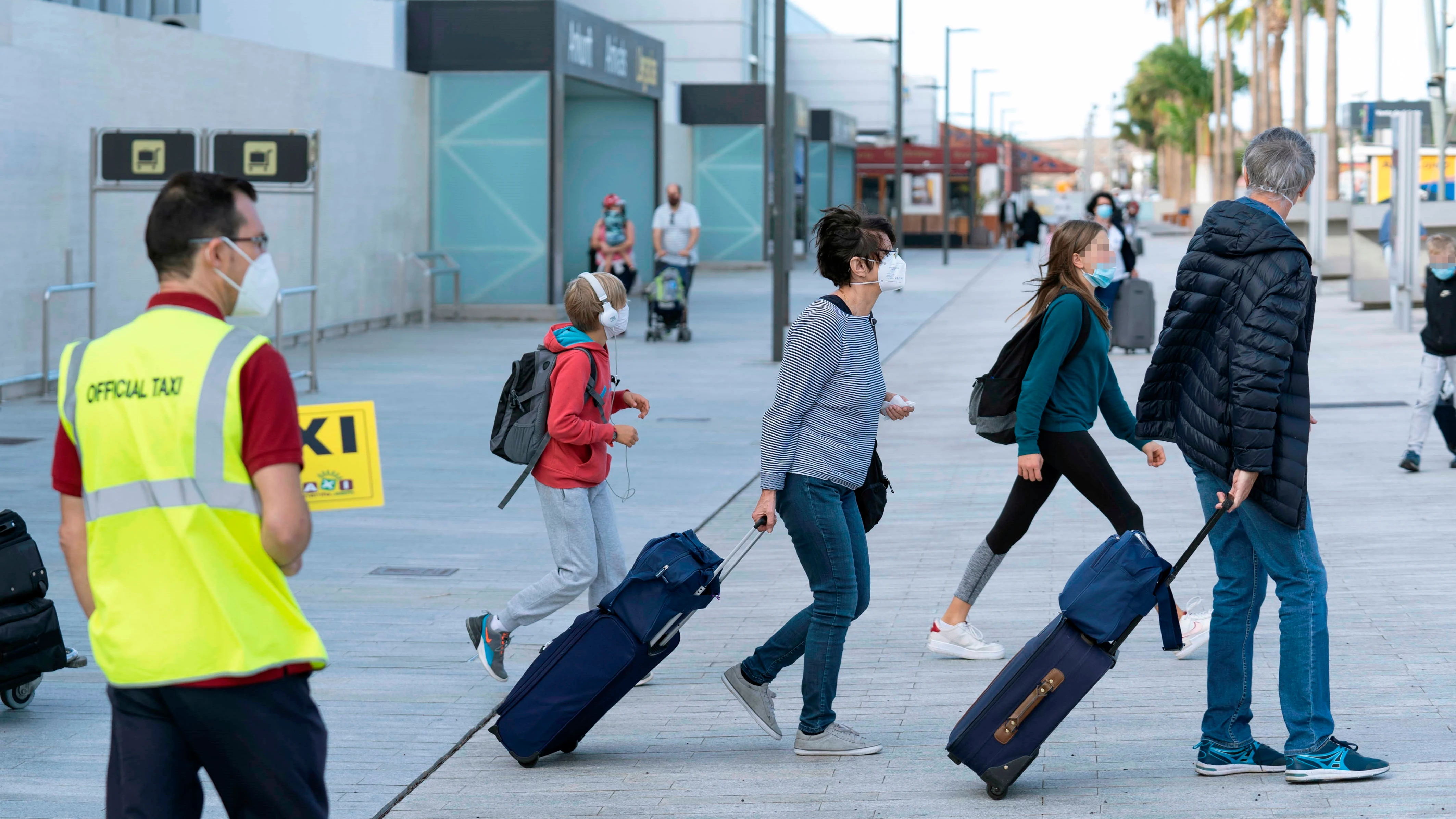 Llegada de turistas al aeropuerto de Tenerife Sur Llegada de turistas al aeropuerto de Tenerife Sur