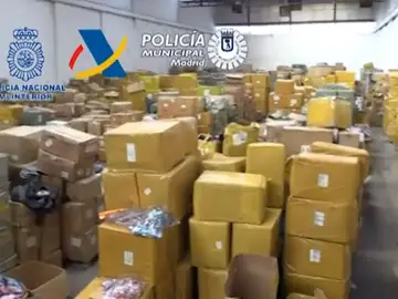 Desmantelado uno de los mayores centros ilegales de juguetes y productos sanitarios de Madrid Desmantelado uno de los mayores centros ilegales de juguetes y productos sanitarios de Madrid
