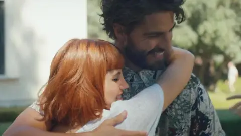 Angy Fernández y Maxi Iglesias en 'FoQ: el reencuentro' Angy Fernández y Maxi Iglesias en 'FoQ: el reencuentro'