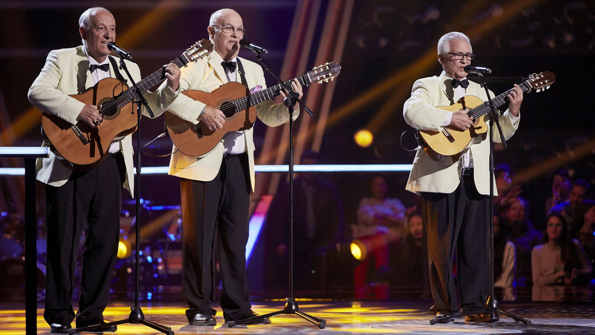 Los Tres Aries cantan &lsquo;El reloj&rsquo; en la Semifinal de &lsquo;La Voz Senior&rsquo;