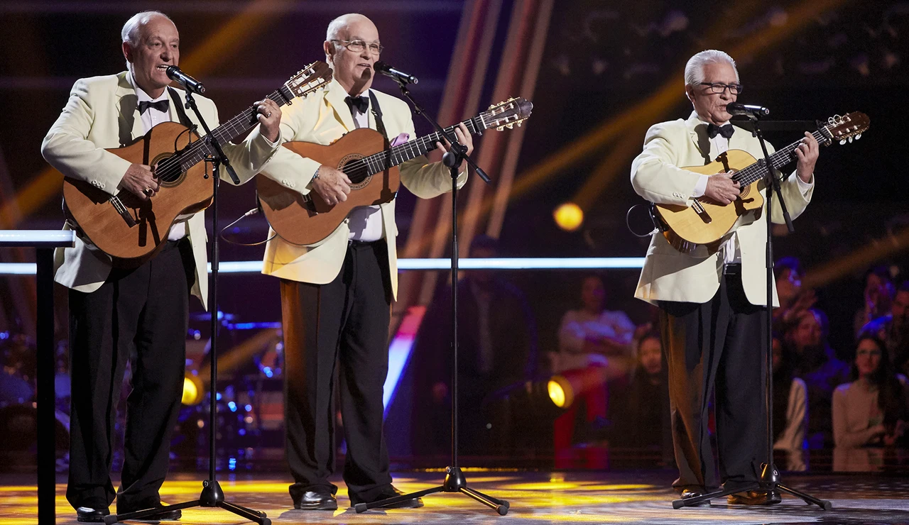 Los Tres Aries cantan ‘El reloj’ en la Semifinal de ‘La Voz Senior’
