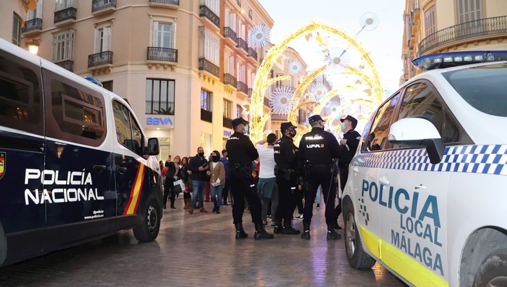 Control policial en Navidad en la calle Larios de Málaga 