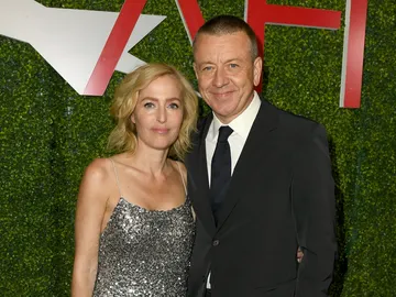 Gillian Anderson y Peter Morgan Gillian Anderson y Peter Morgan