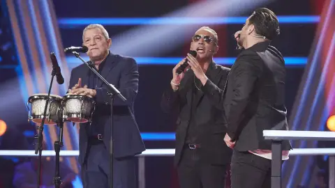 David Bustamante y Pitingo cantan ‘Contigo en la distancia’ con Fernando Liben en la Semifinal de ‘La Voz Senior’ David Bustamante y Pitingo cantan ‘Contigo en la distancia’ con Fernando Liben en la Semifinal de ‘La Voz Senior’