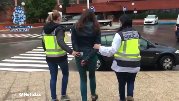 Liberan a una niña de 12 años a la que su familia prostituía y drogaba en 'narcopisos' de Villaverde, Madrid Liberan a una niña de 12 años a la que su familia prostituía y drogaba en 'narcopisos' de Villaverde, Madrid