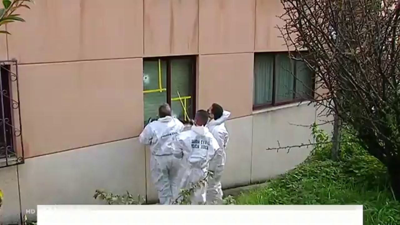 Un hombre se atrinchera en su casa y dispara a la Guardia Civil cuando iba a ser detenido en Oleiros