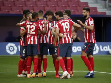Los jugadores del Atlético celebran un gol ante el Elche Los jugadores del Atlético celebran un gol ante el Elche
