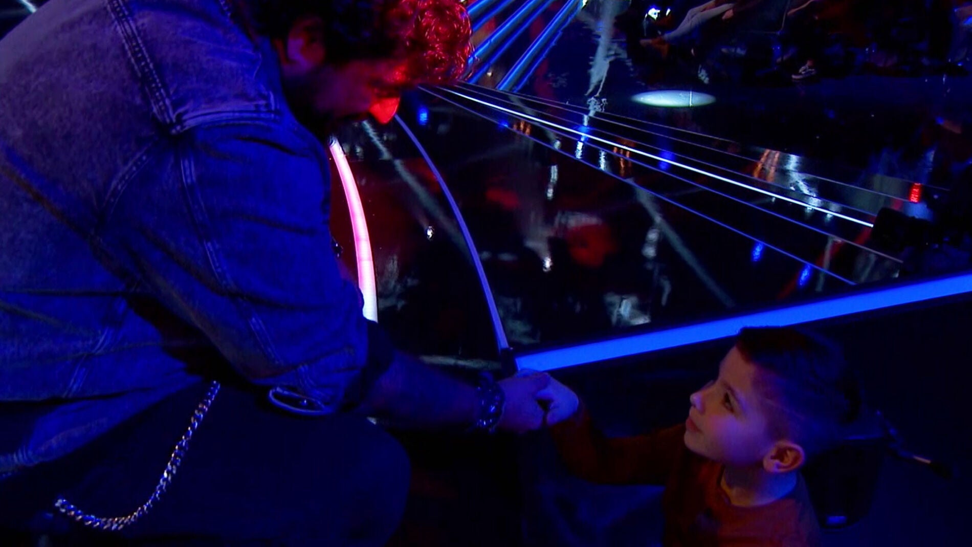 El sentimental encuentro entre Antonio Orozco y el nieto de un talent en 'La Voz Senior'