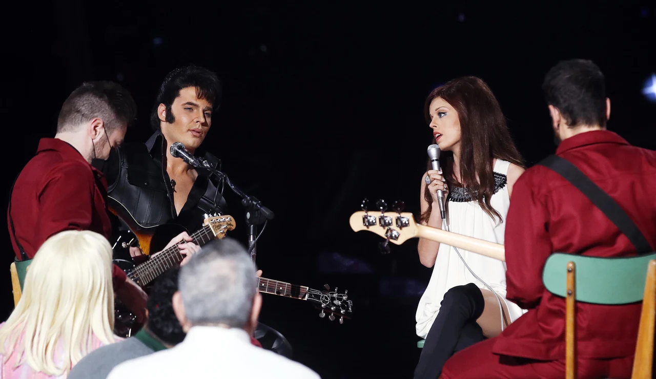 Daniel Oviedo, de Gemeliers, y Nerea Rodríguez emocionan como Elvis Presley y Martina McBride con ‘Blue Christmas’