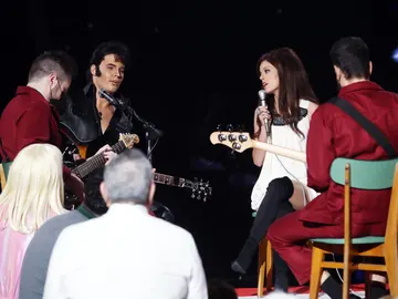 Daniel Oviedo, de Gemeliers, y Nerea Rodríguez emocionan como Elvis Presley y Martina McBride con ‘Blue Christmas’ Daniel Oviedo, de Gemeliers, y Nerea Rodríguez emocionan como Elvis Presley y Martina McBride con ‘Blue Christmas’