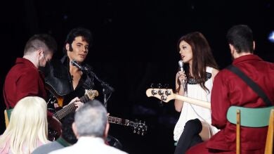 Daniel Oviedo, de Gemeliers, y Nerea Rodríguez emocionan como Elvis Presley y Martina McBride con ‘Blue Christmas’