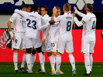 Los jugadores del Real Madrid celebran un gol Los jugadores del Real Madrid celebran un gol