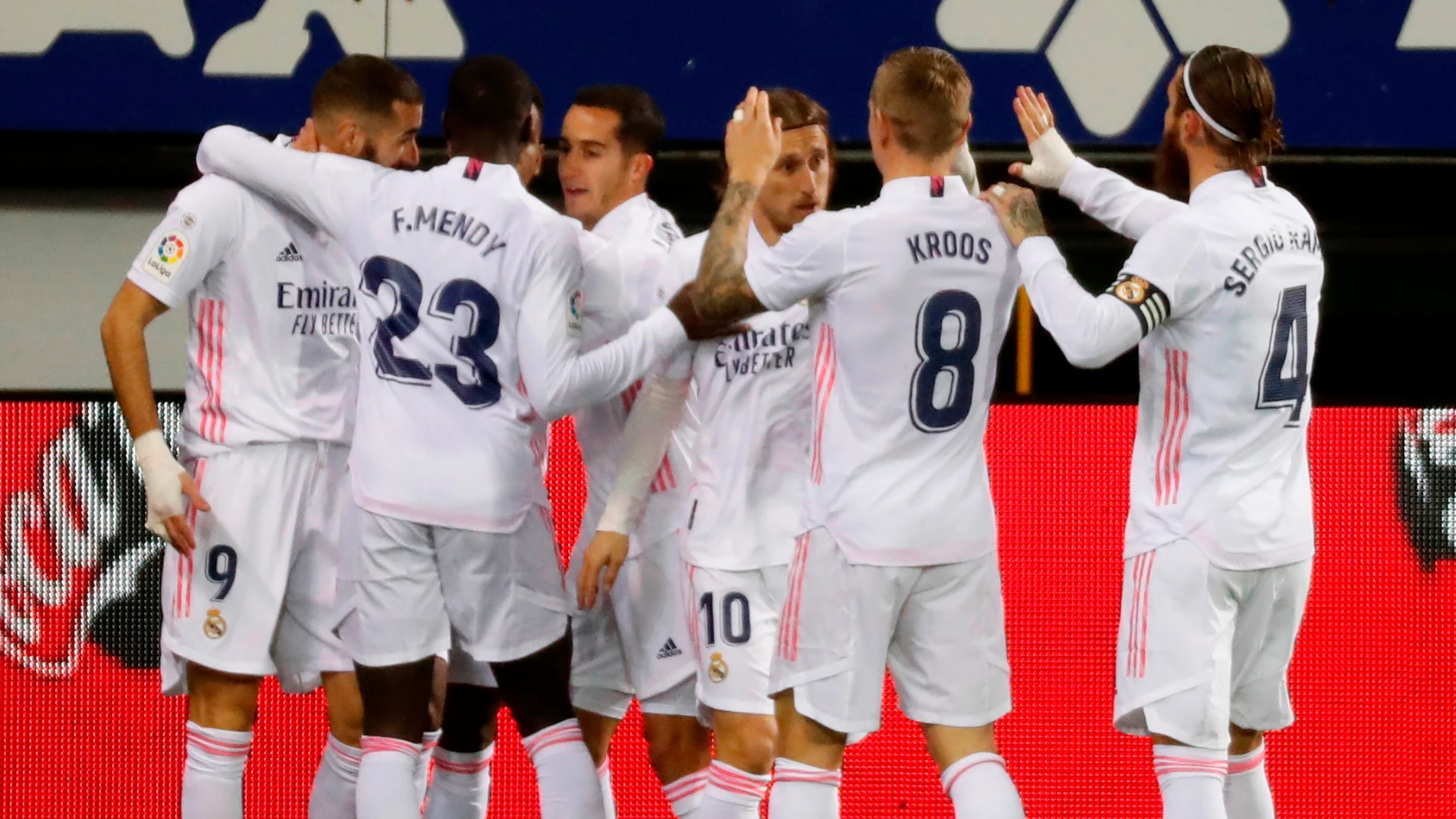 Los jugadores del Real Madrid celebran un gol Los jugadores del Real Madrid celebran un gol