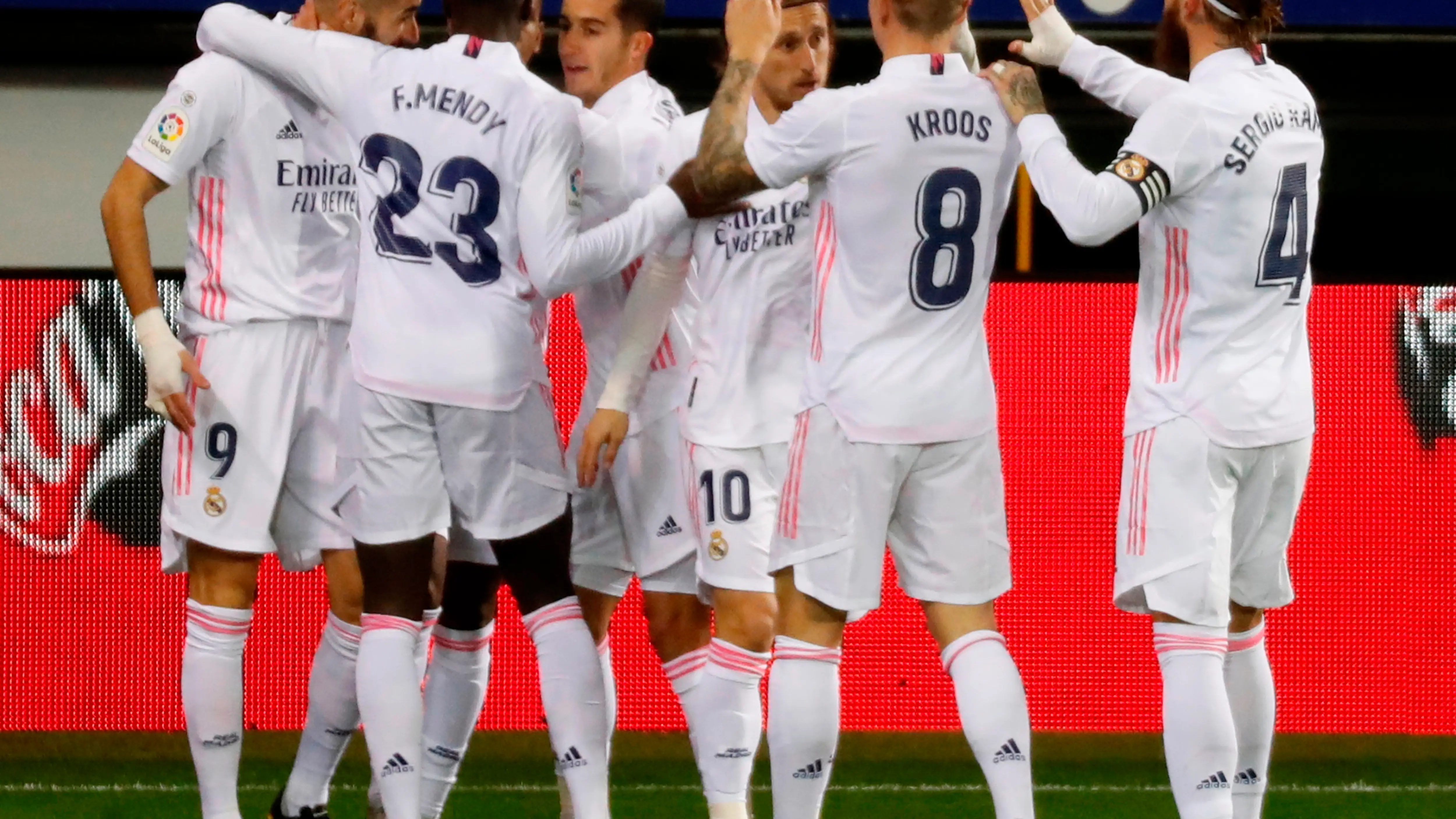 Los jugadores del Real Madrid celebran un gol