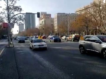 Decenas de coches recorren el centro de Madrid contra la ley Celaá