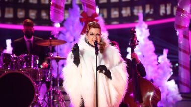 Belinda Washington, una ‘niña buena’ que suplica por sus regalos a ‘Santa baby’ como Kylie Minogue 