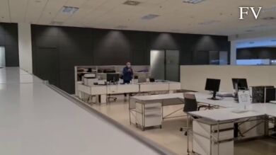 El emotivo aplauso de los trabajadores de Inditex que hizo llorar a Amancio Ortega 