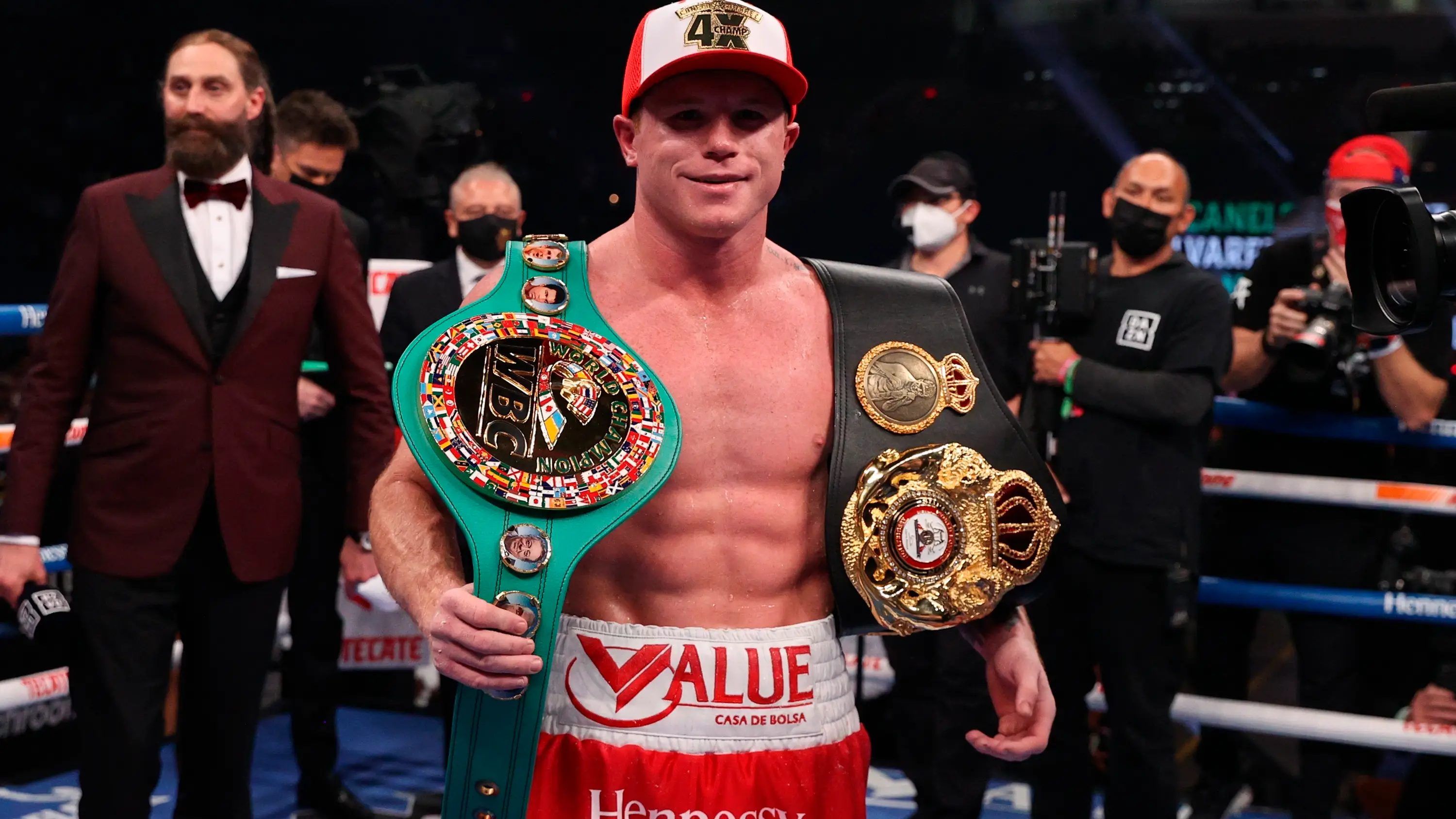 Canelo Álvarez, campeón del peso supermedio al vencer a Callum Smith por decisión unánime Canelo Álvarez, campeón del peso supermedio al vencer a Callum Smith por decisión unánime