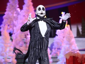 El Monaguillo se queda en los huesos para investigar la magia de la Navidad con ‘¿Qué es?’ como Jack Skellington 