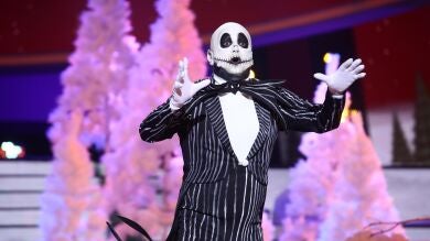 El Monaguillo se queda en los huesos para investigar la magia de la Navidad con ‘¿Qué es?’ como Jack Skellington 