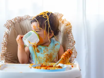 Niño comiendo Niño comiendo