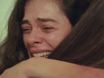 ¡Bahar sobrevivirá! Sirin regresa justo a tiempo para salvar su vida ¡Bahar sobrevivirá! Sirin regresa justo a tiempo para salvar su vida