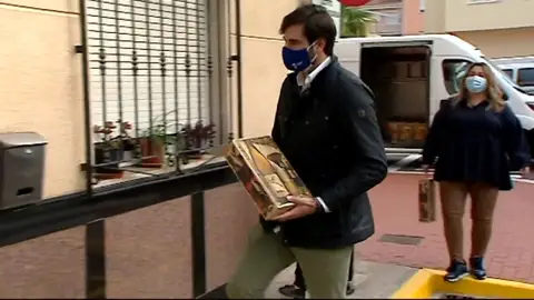 El ayuntamiento de Beniflá regala cestas de Navidad a los vecinos El ayuntamiento de Beniflá regala cestas de Navidad a los vecinos