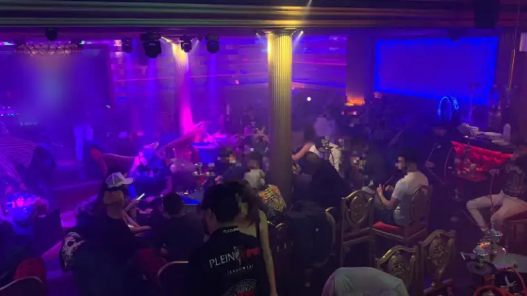 Fiesta ilegal desalojada en Barcelona Fiesta ilegal desalojada en Barcelona