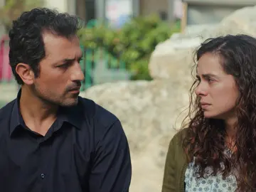 Bahar confiesa a Arif los motivos por los que se ha quitado su anillo de prometida: “¿Estás enfadado?” Bahar confiesa a Arif los motivos por los que se ha quitado su anillo de prometida: “¿Estás enfadado?”