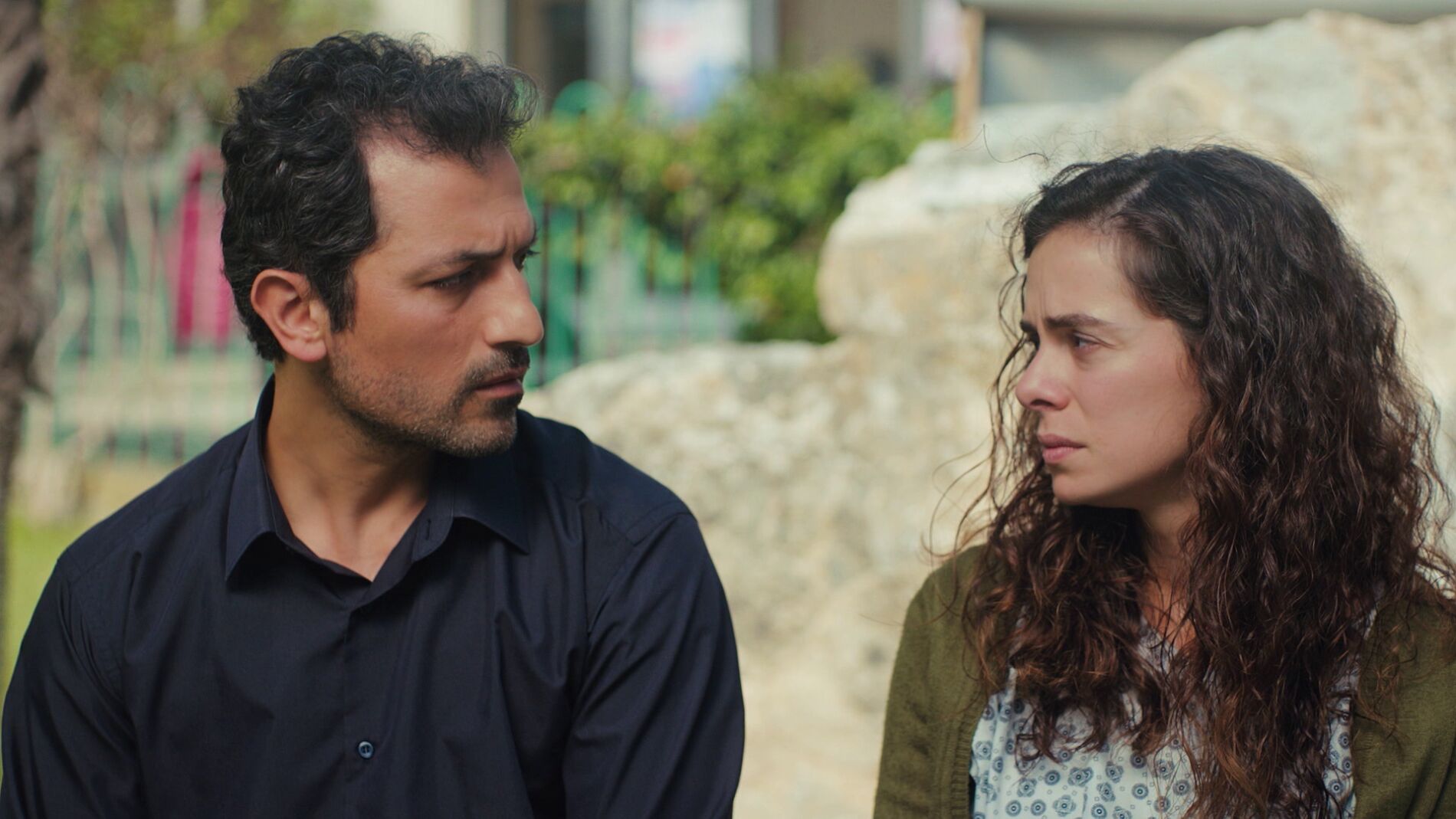 Bahar confiesa a Arif los motivos por los que se ha quitado su anillo de prometida: &ldquo;&iquest;Est&aacute;s enfadado?&rdquo; 