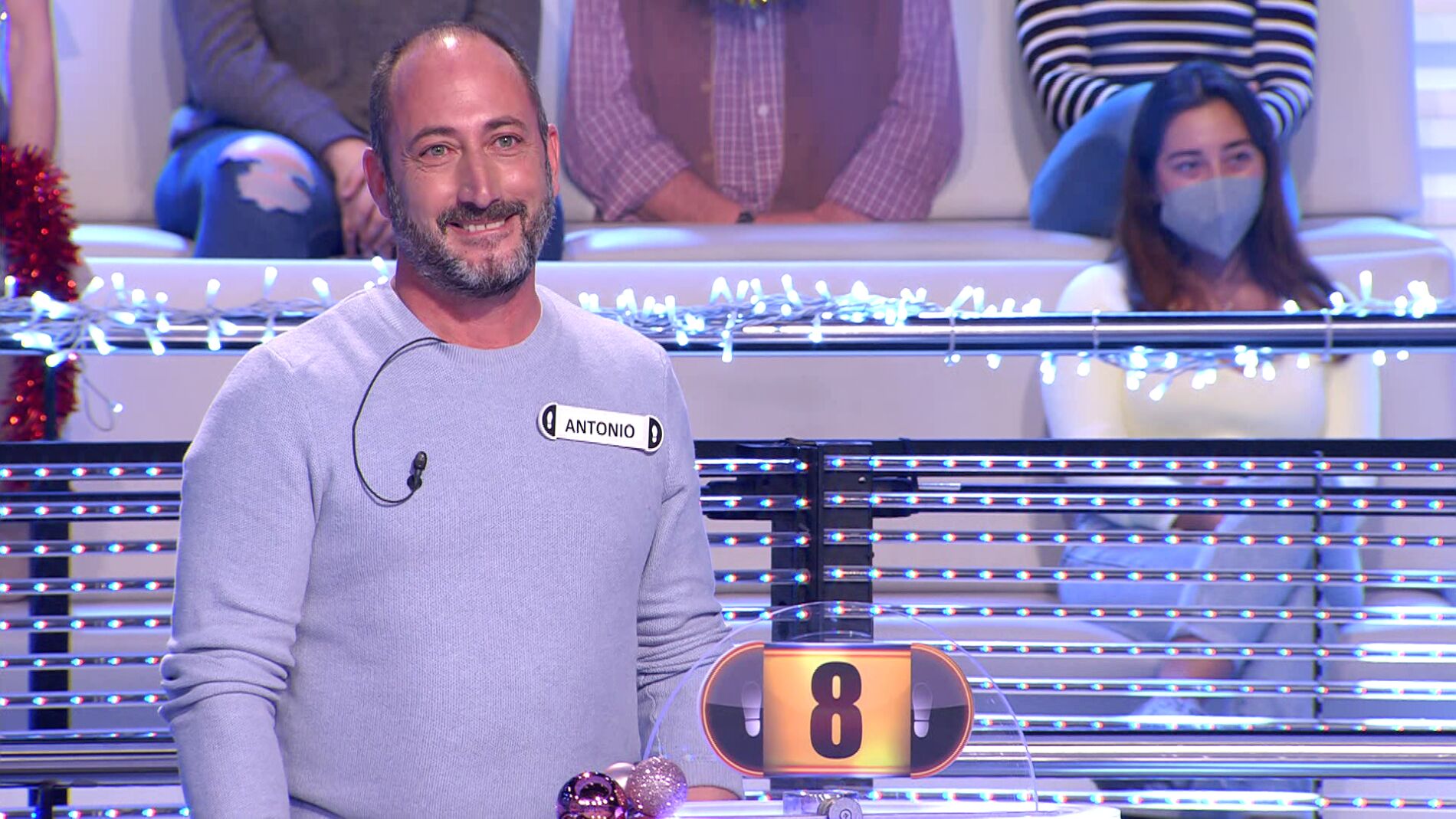 &iexcl;Si era evidente! Antonio se inventa una nueva versi&oacute;n en espa&ntilde;ol de un &eacute;xito de The Beatles en '&iexcl;Ahora caigo!'