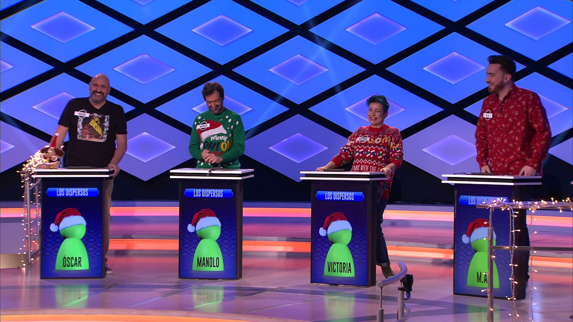 ‘Los dispersos’ sacan su lado más navideño y presentan a su nueva mascota