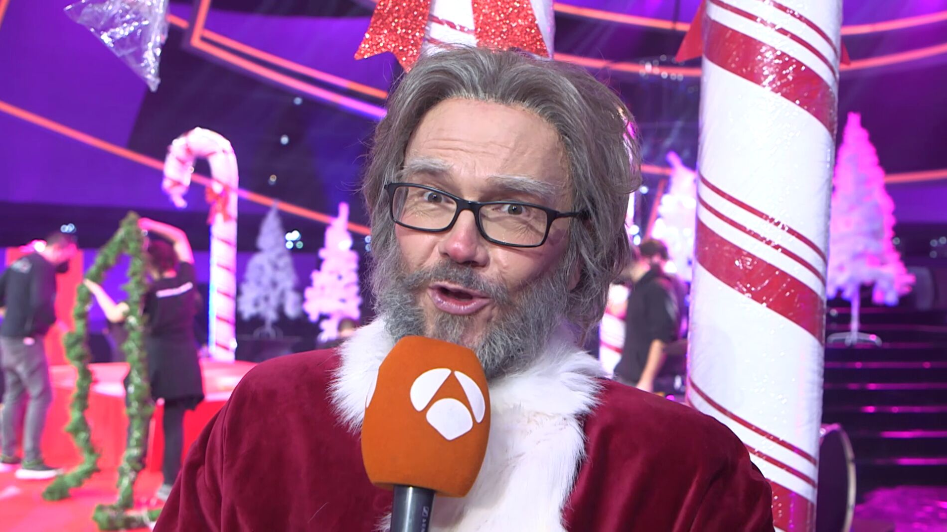 Santiago Segura, agradecido de haber imitado a Pap&aacute; Noel: "Lo que m&aacute;s me gusta es cantar y que me pongan pelo"