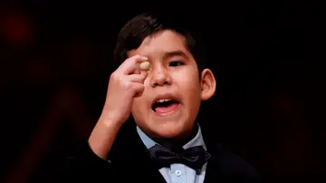 Samuel Dávalos Durán canta el 19.371, agraciado con un quinto premio Samuel Dávalos Durán canta el 19.371, agraciado con un quinto premio