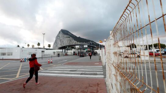 Frontera entre la L&iacute;nea de la Concepci&oacute;n y Gibraltar