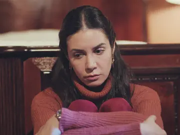 Piril descubre unos mensajes de Sirin a Sarp que cambiarán su forma de verle para siempre Piril descubre unos mensajes de Sirin a Sarp que cambiarán su forma de verle para siempre