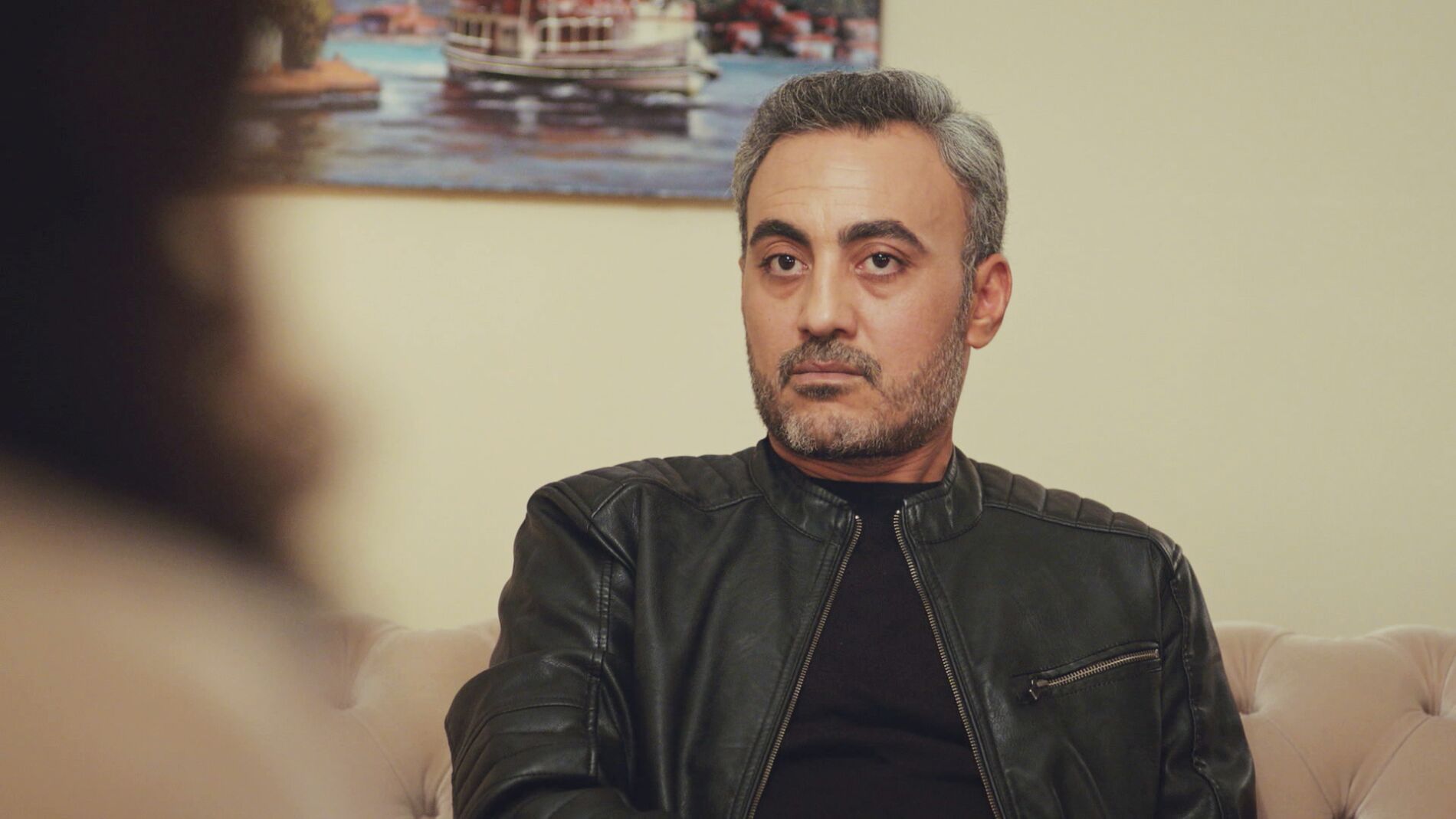 Un fatal descuido de Munir da a Nezir la pista clave para encontrar a Sarp