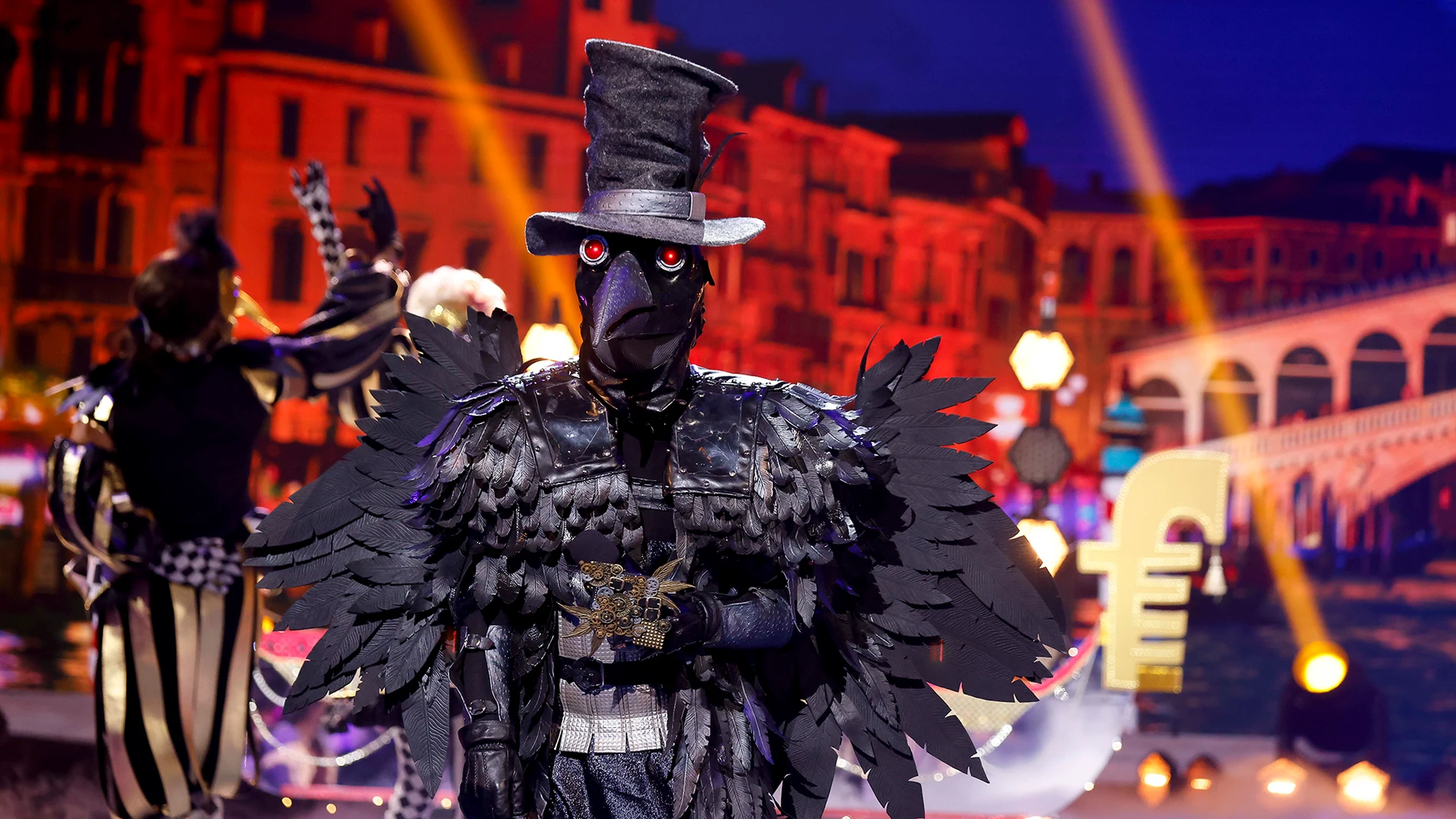 El Cuervo se pone romántico con ‘Piu bella cosa’ en la Gran Final de ‘Mask Singer’ 