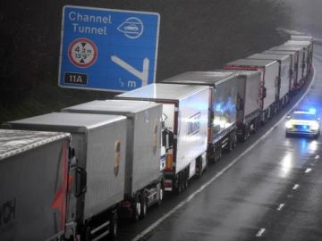 Camiones atrapados en la frontera de Francia