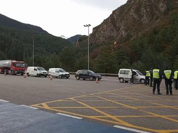 El cierre perimetral por el coronavirus de la Cerdanya y el Ripollès en Cataluña provocan largas retenciones