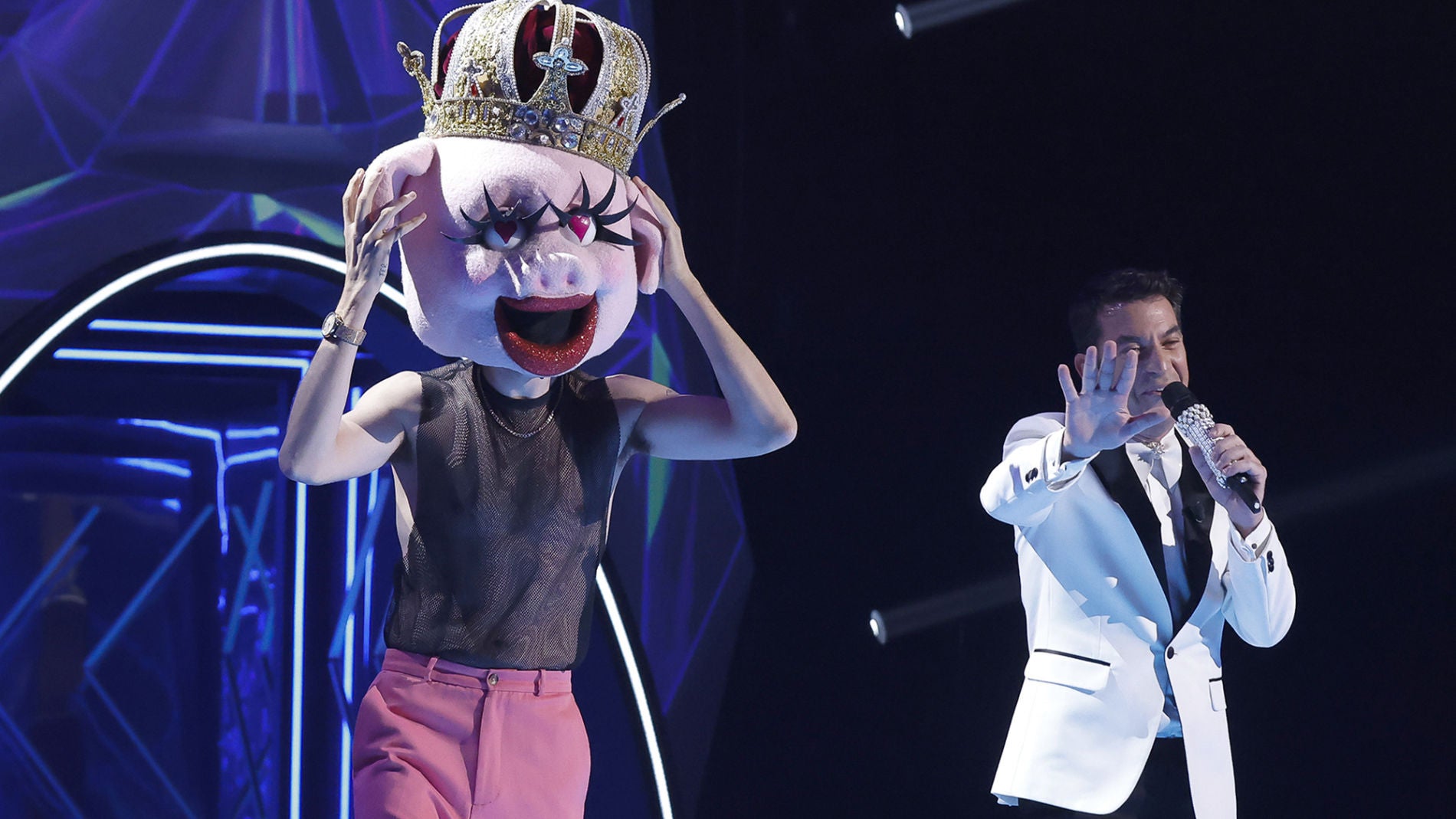 Javier Calvo se convierte en Cerdita por un d&iacute;a y cumple su promesa: "Yo dije que si Monstruo no era Santiago Segura me te&ntilde;&iacute;a de rosa"