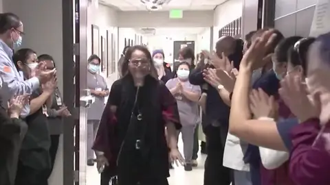 La emotiva despedida a una enfermera tras ocho meses ingresada en la UCI por coronavirus Coronavirus